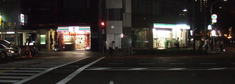 セブン、ファミマへ殴り込みする。