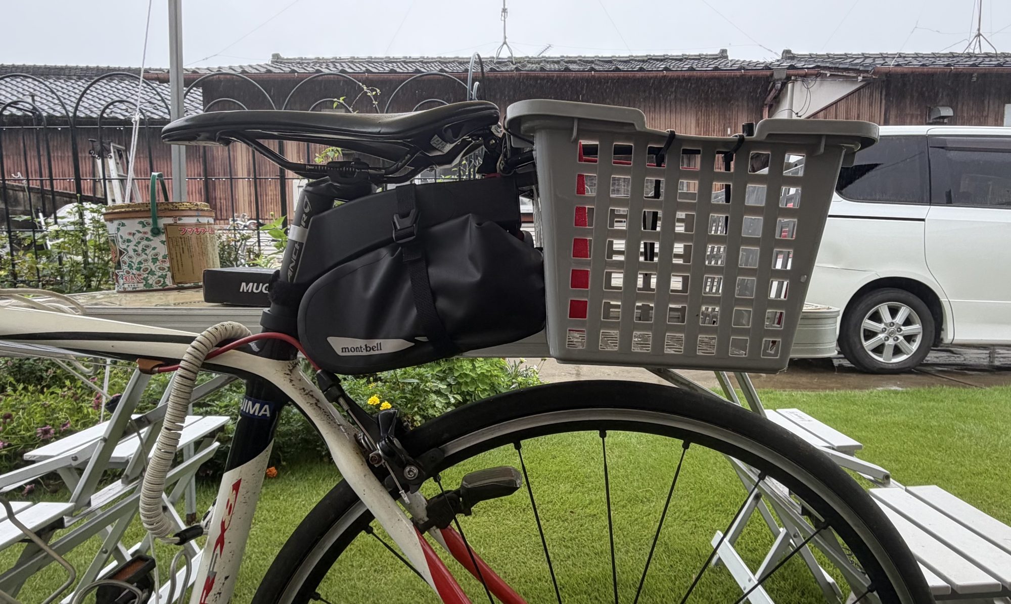 そうだ。ロードバイクにカゴをつけよう。